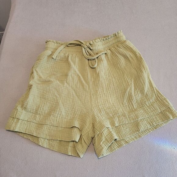 Princess Polly Green Shorts Size 4 - Picture 1 of 7